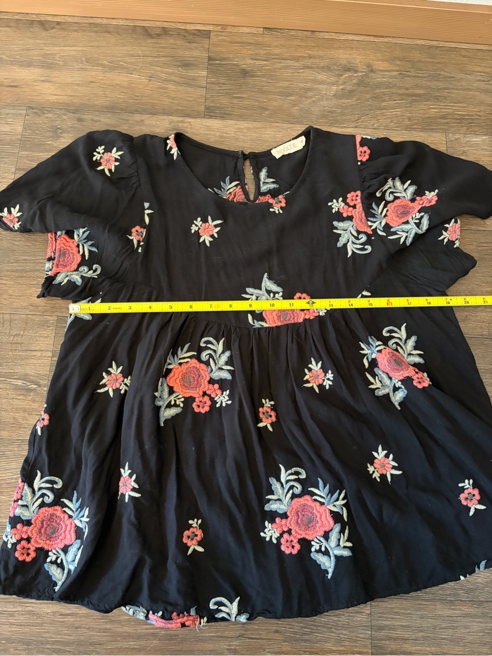 Women’s Roolee Black Babydoll Floral Embroidered Boho Spring Top Size Small - Picture 6 of 9